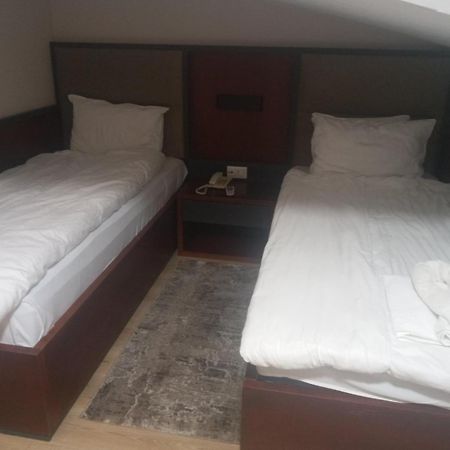 Hotel Oferta Призрен Экстерьер фото