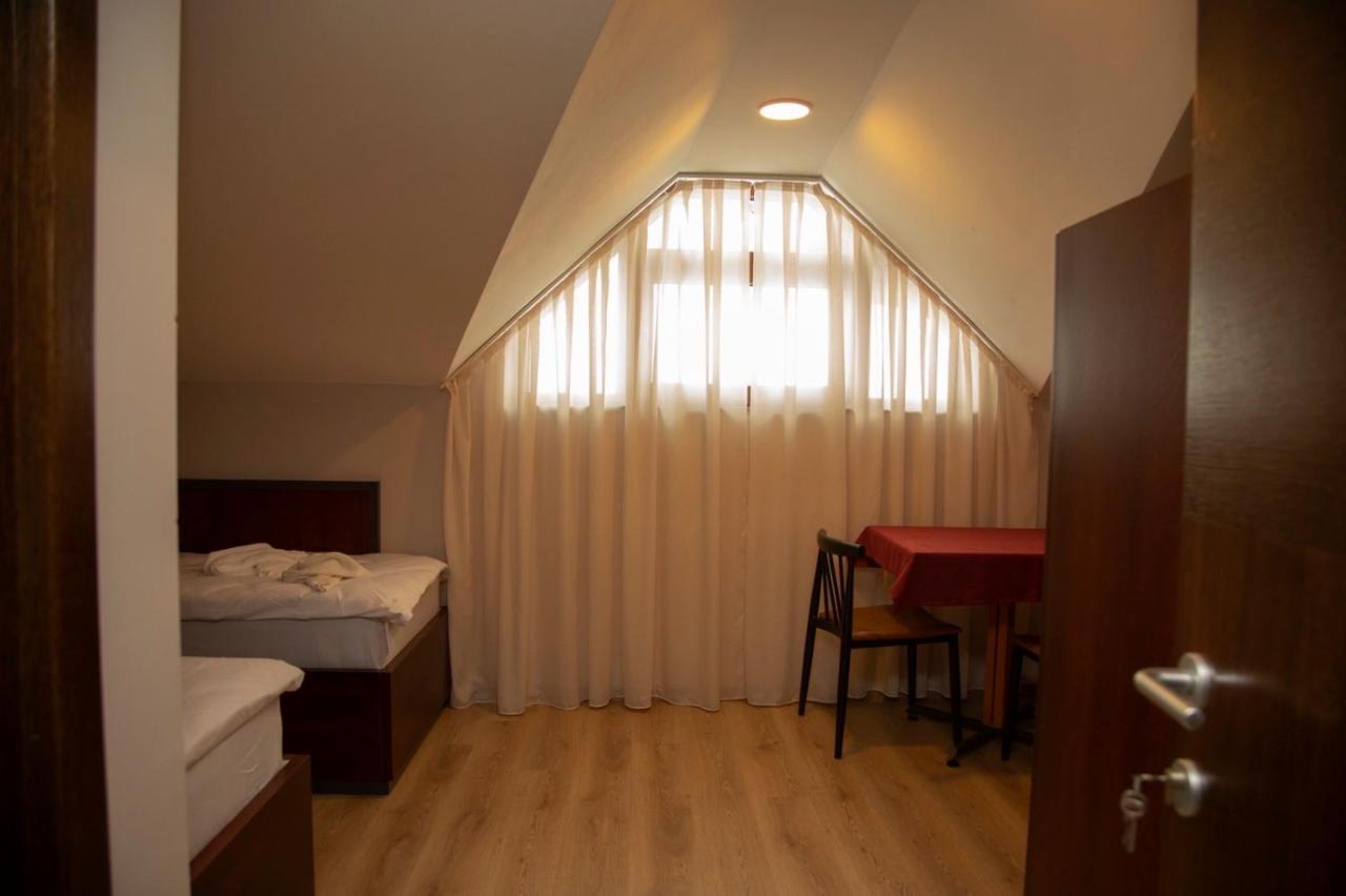 Hotel Oferta Призрен Экстерьер фото