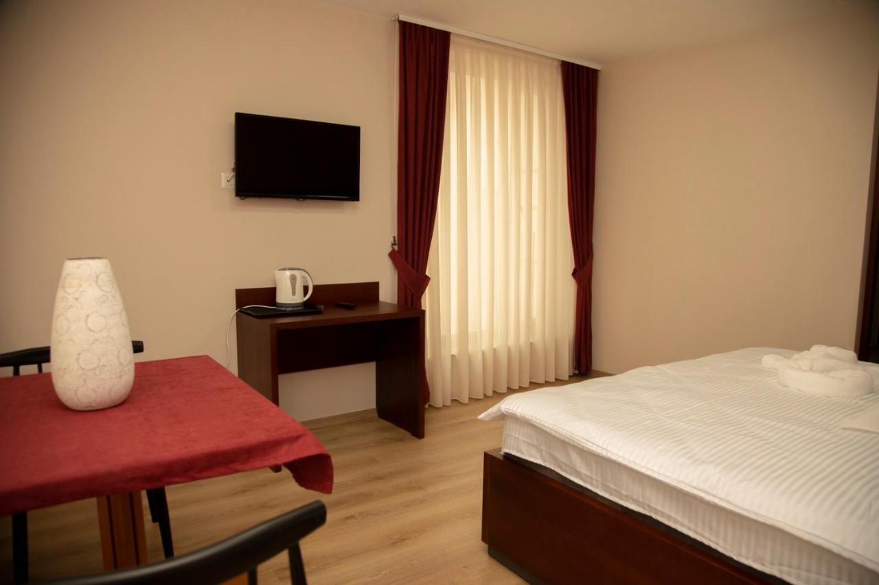 Hotel Oferta Призрен Экстерьер фото