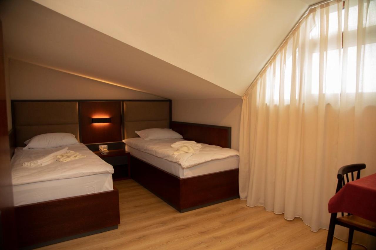 Hotel Oferta Призрен Экстерьер фото