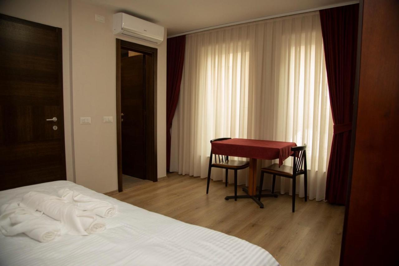 Hotel Oferta Призрен Экстерьер фото