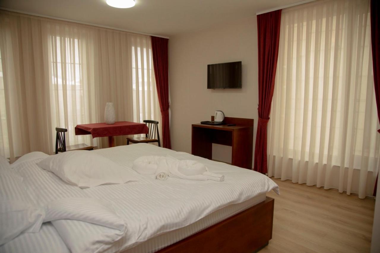 Hotel Oferta Призрен Экстерьер фото